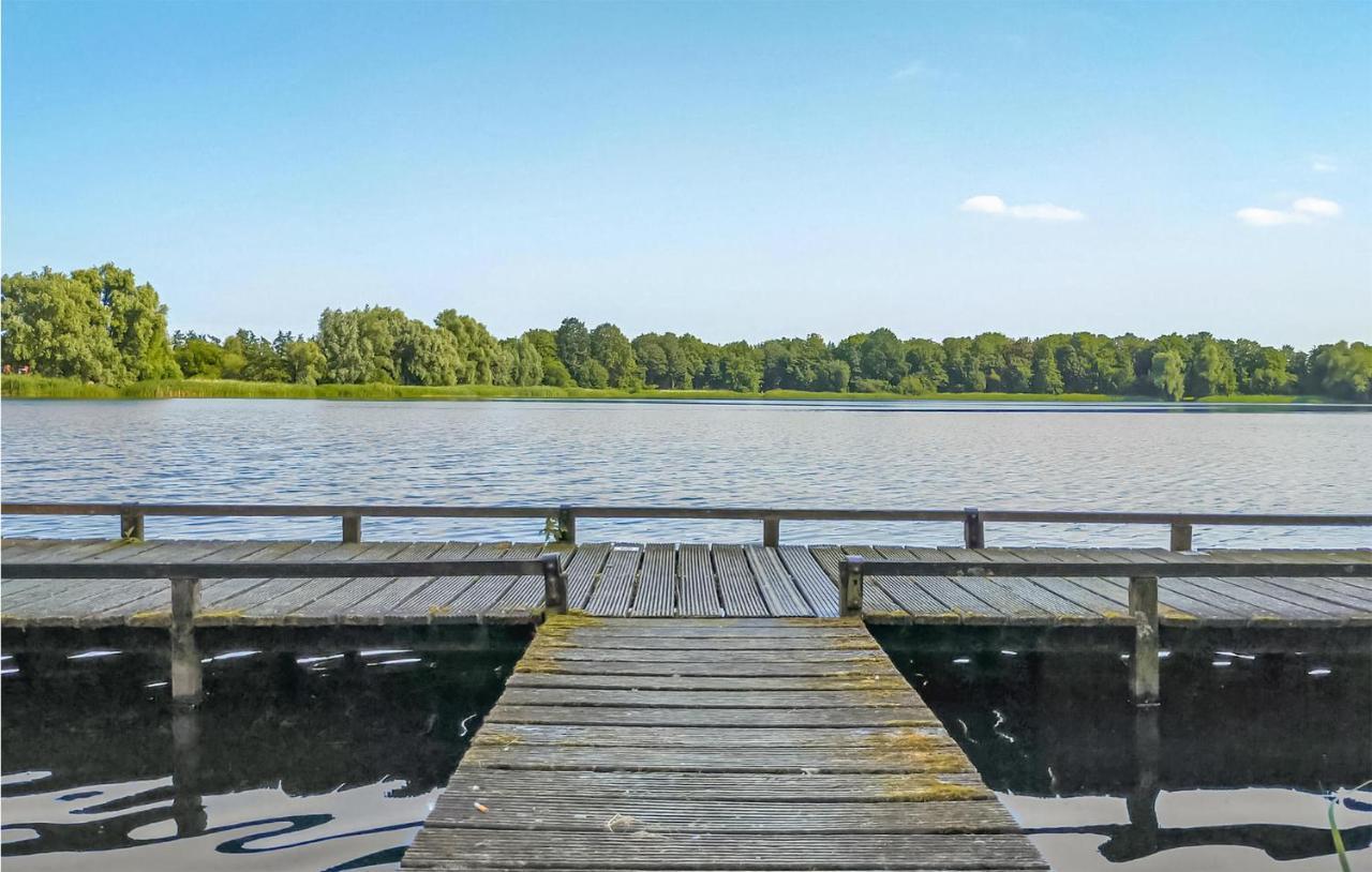 2 Bedroom Awesome Home In Heinkenszand Bagian luar foto