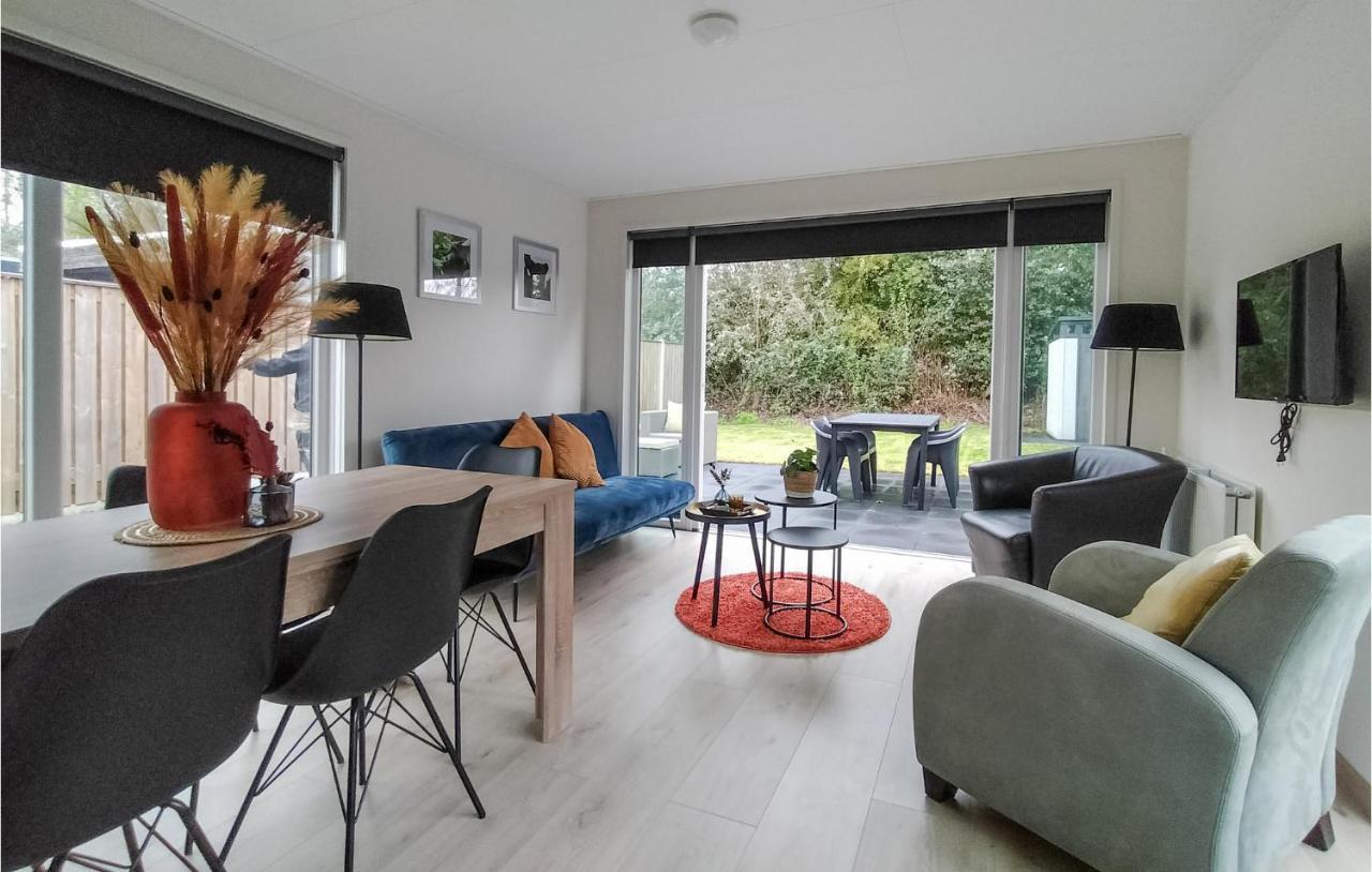 2 Bedroom Awesome Home In Heinkenszand Bagian luar foto