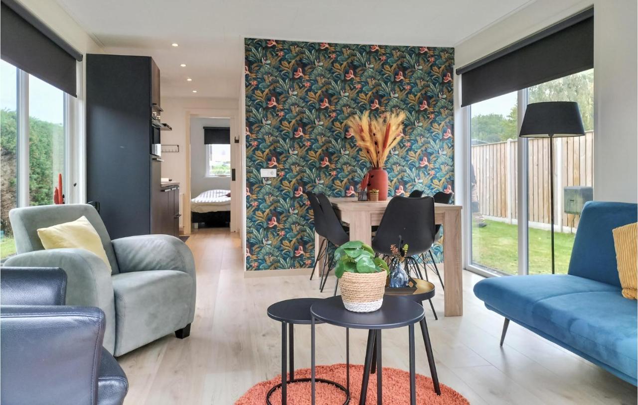 2 Bedroom Awesome Home In Heinkenszand Bagian luar foto